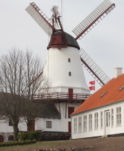 Dybbøl Mølle blev genopbygget og står stadig som symbol på det danske sindelag.