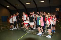 Ungdommen hygger sig hallen i nattetimerne. Foto: Ulkebøl Badminton
