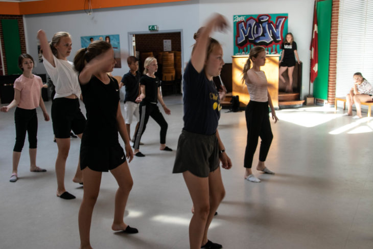 鍔 pulsåre ulækkert Ahlmann-Skolen fik besøg af meget unge danselærere fra Hoptrup Efterskole |  SønderborgNYT