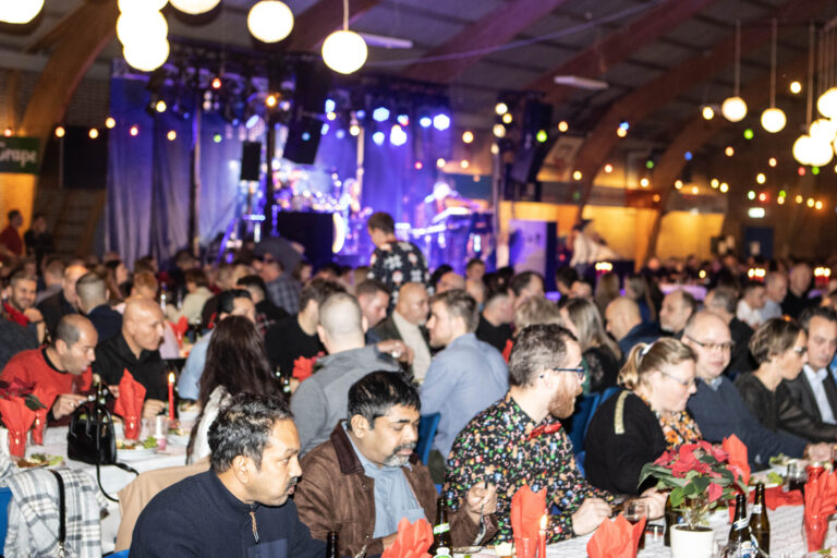 Tæt På Udsolgt Til årets Store Julefrokost I Sfs Hallen Sønderborgnyt 